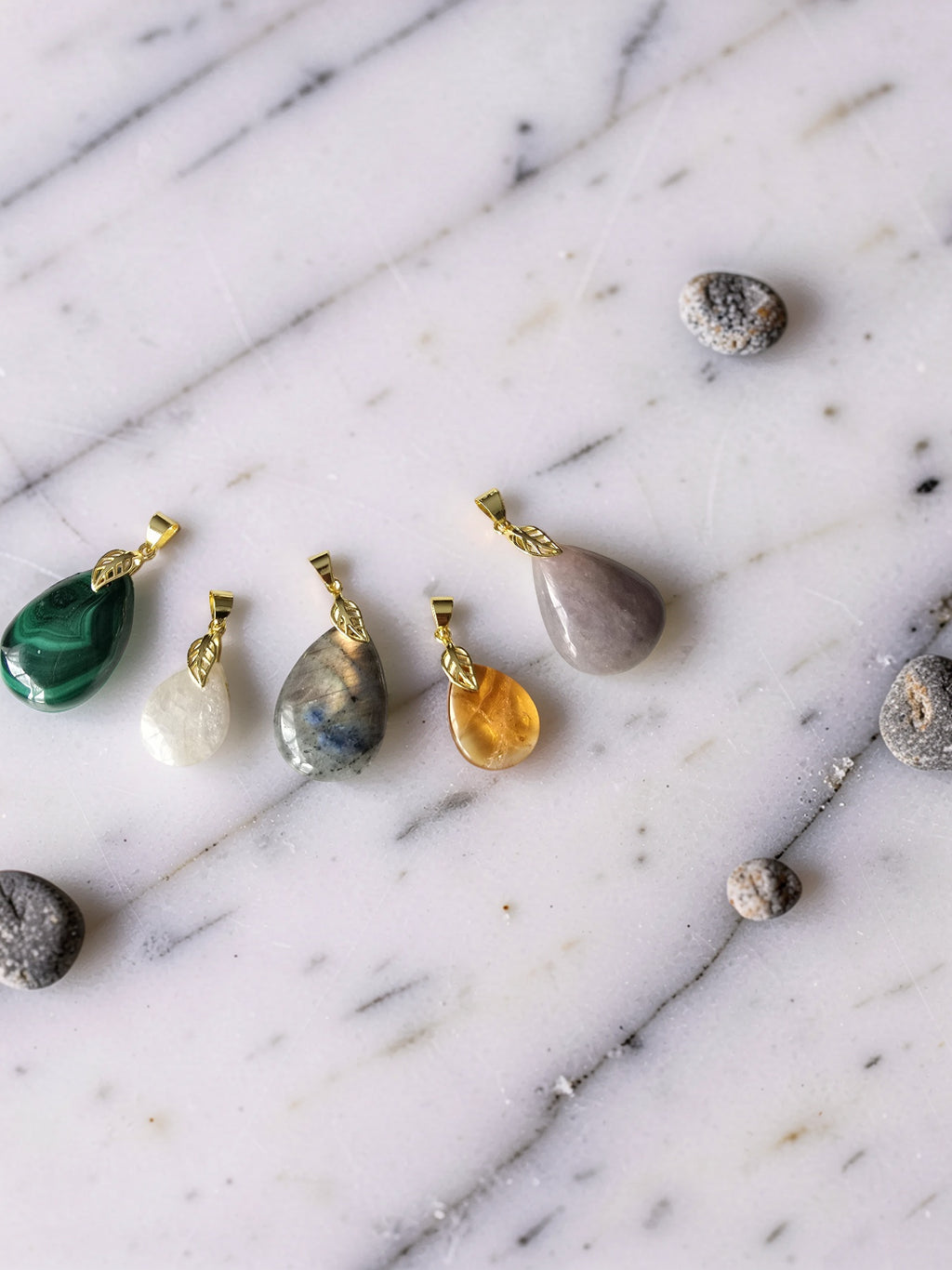 Pendentif en pierre naturelle au choix · Quartz rose, Labradorite, Malachite, Citrine ou Pierre de lune