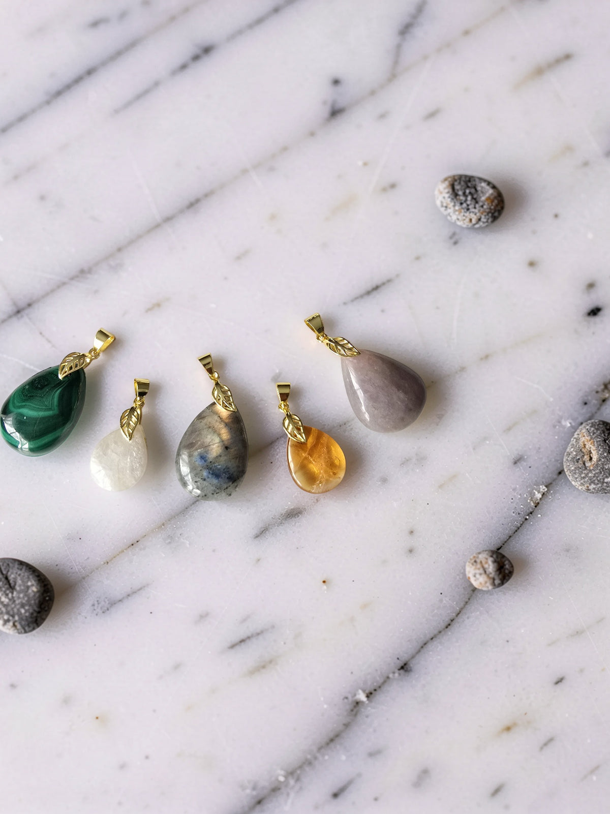 Pendentif en pierre naturelle au choix · Quartz rose, Labradorite, Malachite, Citrine ou Pierre de lune