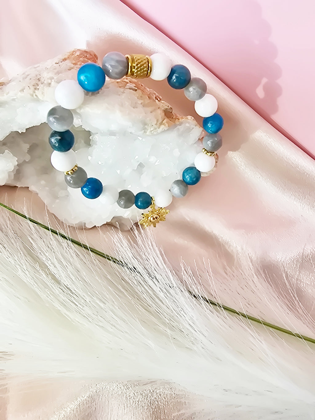 Porte des étoiles : Labradorite, péristérite et apatite bleue