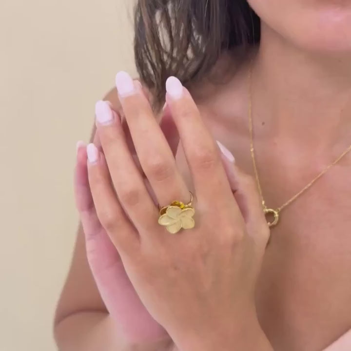 Bague Tournante Lolita – Fleur Émaillée Beige Anti-Stress