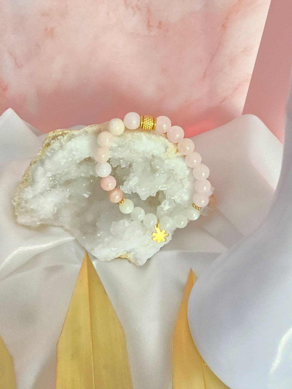 Rose du ciel : Morganite, pierre de lune et quartz rose