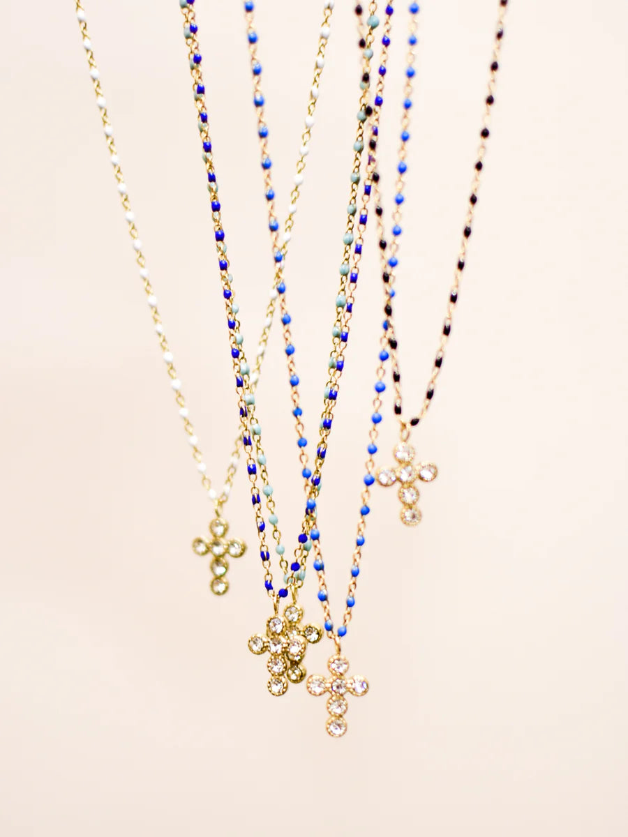 Collier Willo – Chaîne Perles Résine & Croix Zirconium
